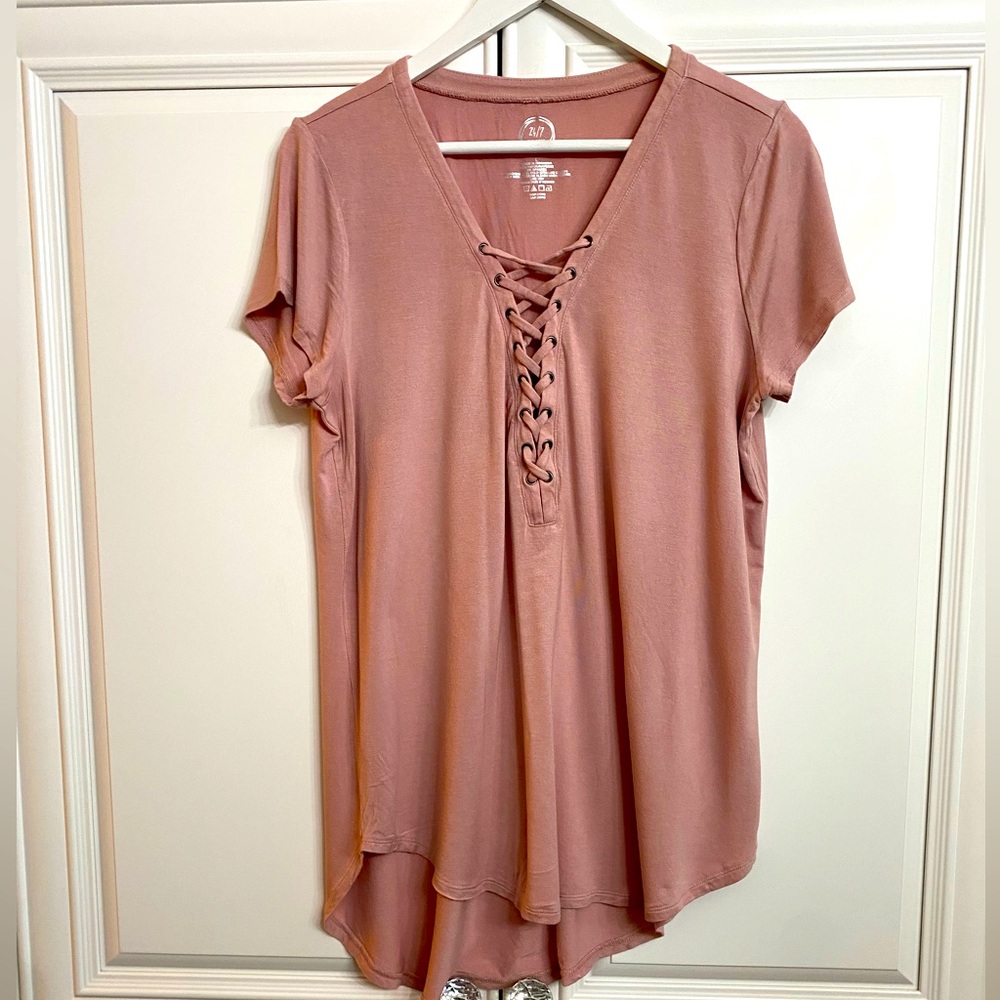 24/7 Maurices Women’s Sz Large Pink Short Sleeve V-Neck W/String Hi-Lo T-Shirt